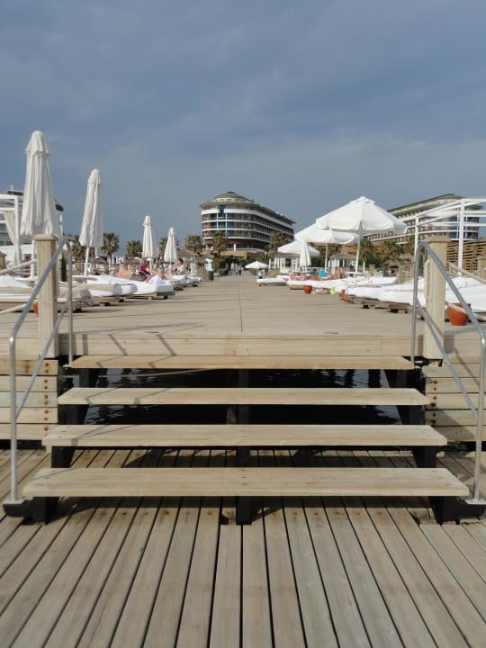 Blick vom Steg zum Hotel Voyage Belek Golf & Spa