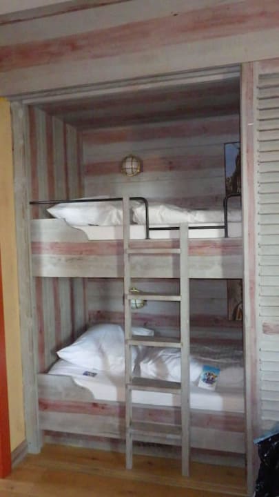 Kinder-Stockbetten im Wohnzimmer (zuschiebbar) Hotel Bell Rock Europa-Park