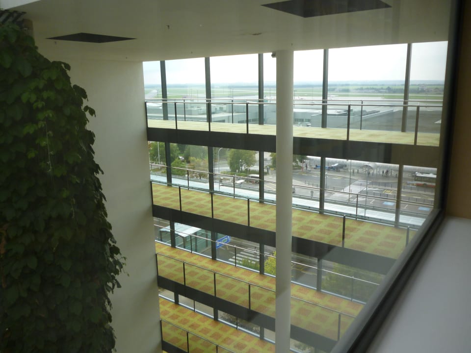 Korytarze Hotel Courtyard by Marriott Prague Airport