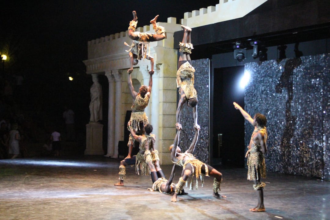 Вечернее шоу Starlight Resort Hotel