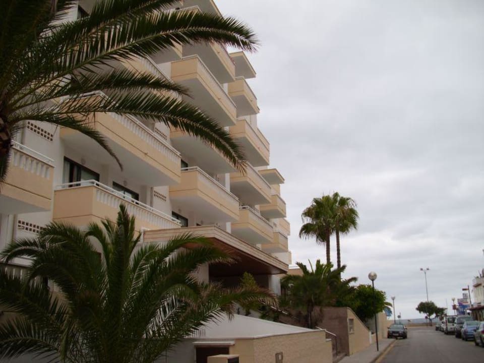 Außenansicht Eingang R2 Veronica Beach Hotel