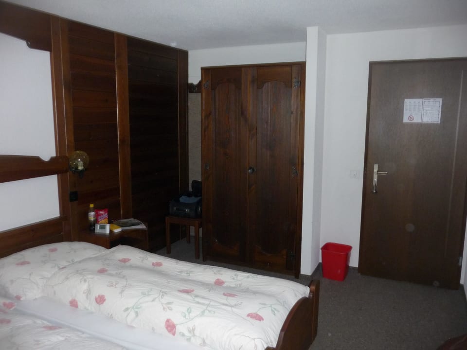 Unser Zimmer - Blick zur Tür Aparthotel Etoile