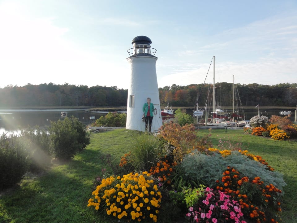 Leuchtturm in Gartenanlage v. Noantum Resort Hotel The Nonantum Resort