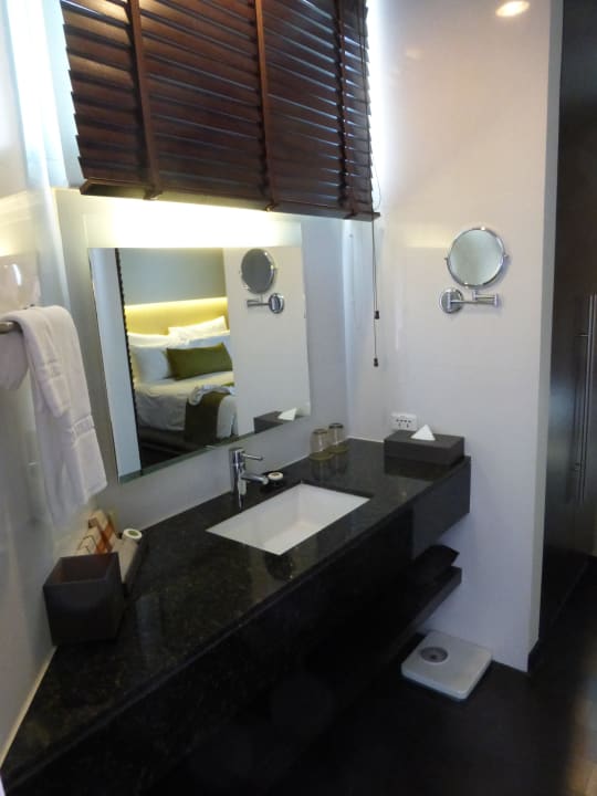 Waschbecken außerhalb des Badezimmers Chatrium Hotel Riverside Bangkok