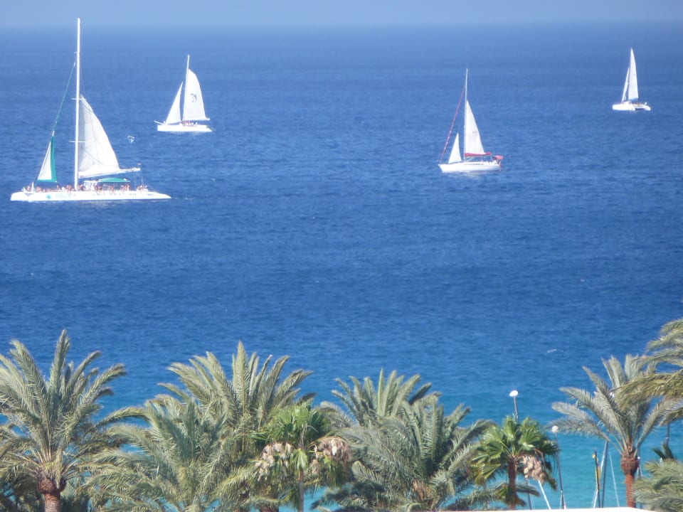 Segelboote vor dem Jandia Strand Servatur Alameda de Jandía