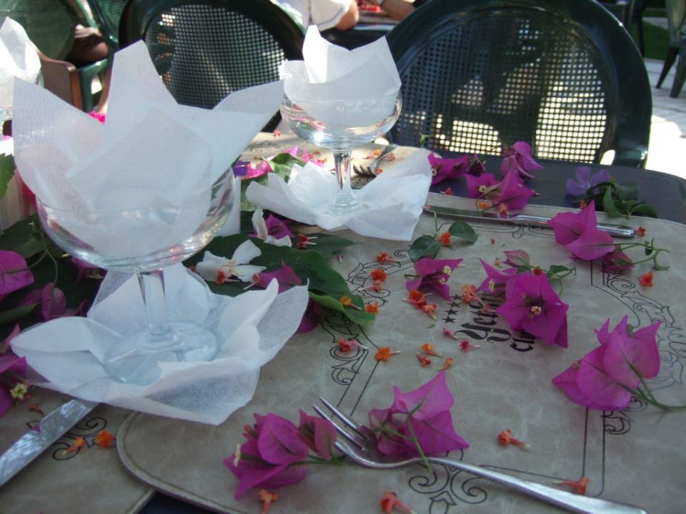 Blumentisch zum Geburtstagsfrühstück Hotel Yetkin