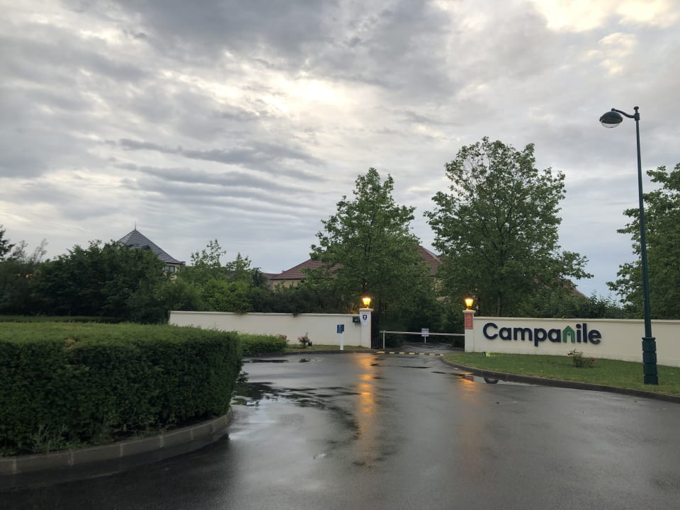 Sonstiges Campanile Val de France