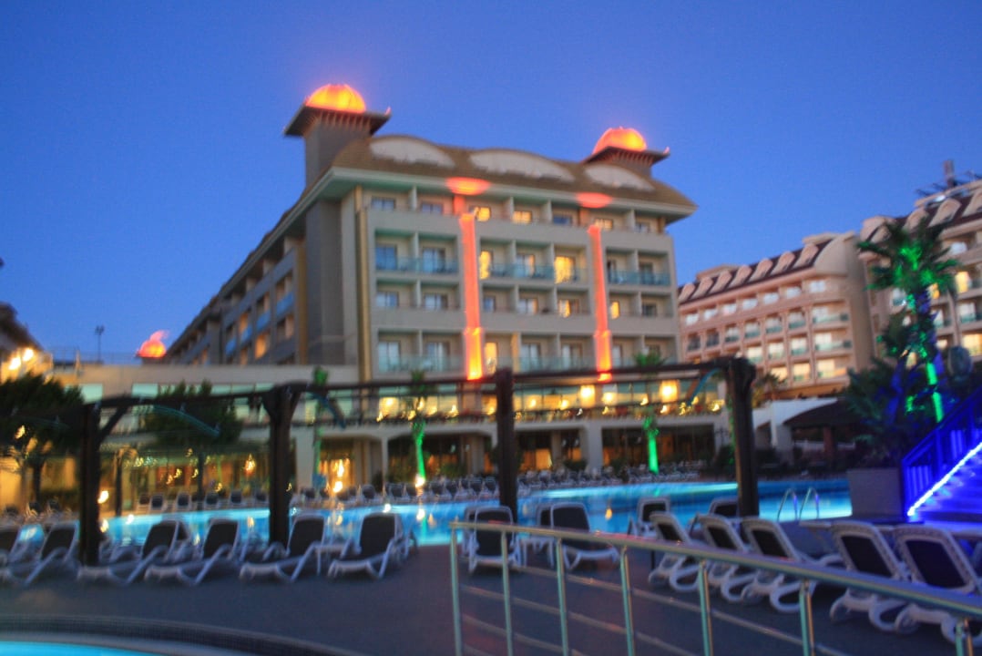 Hotel vor dem Pool Aydinbey Kings Palace & Spa