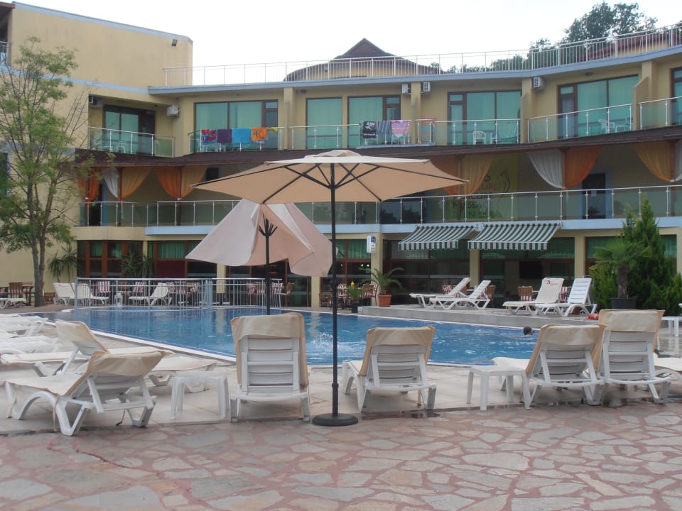 Basen i niska część hotelu Hotel Perla Sun Park