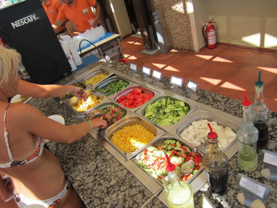 Mittagsbuffet am Strand Marvida Family Eco