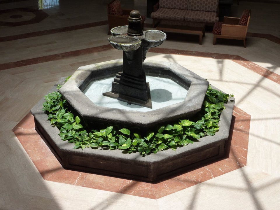 Springbrunnen in der Mittagssonne Gran Tacande Wellness & Relax Costa Adeje