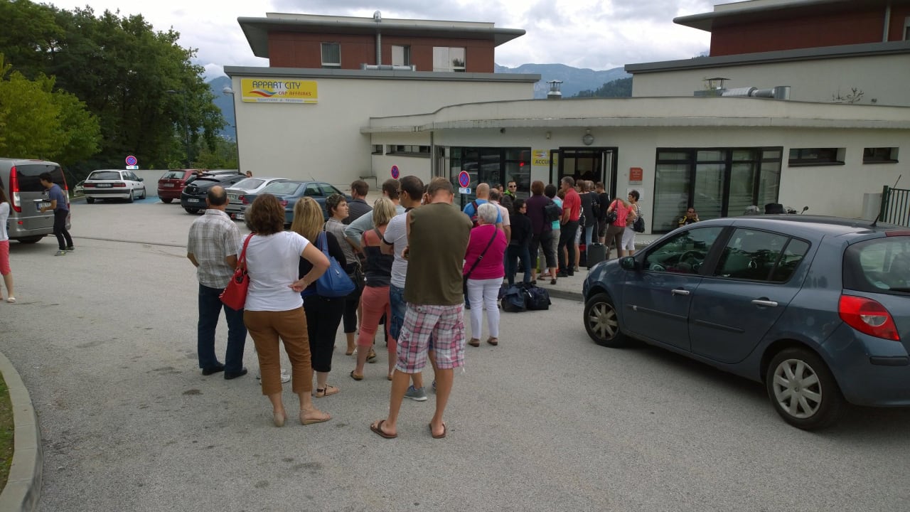Schlange Rezeption Zenitude Hôtel - Résidences Les Hauts d'Annecy