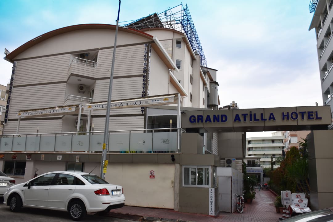 Eingang Grand Atilla Hotel