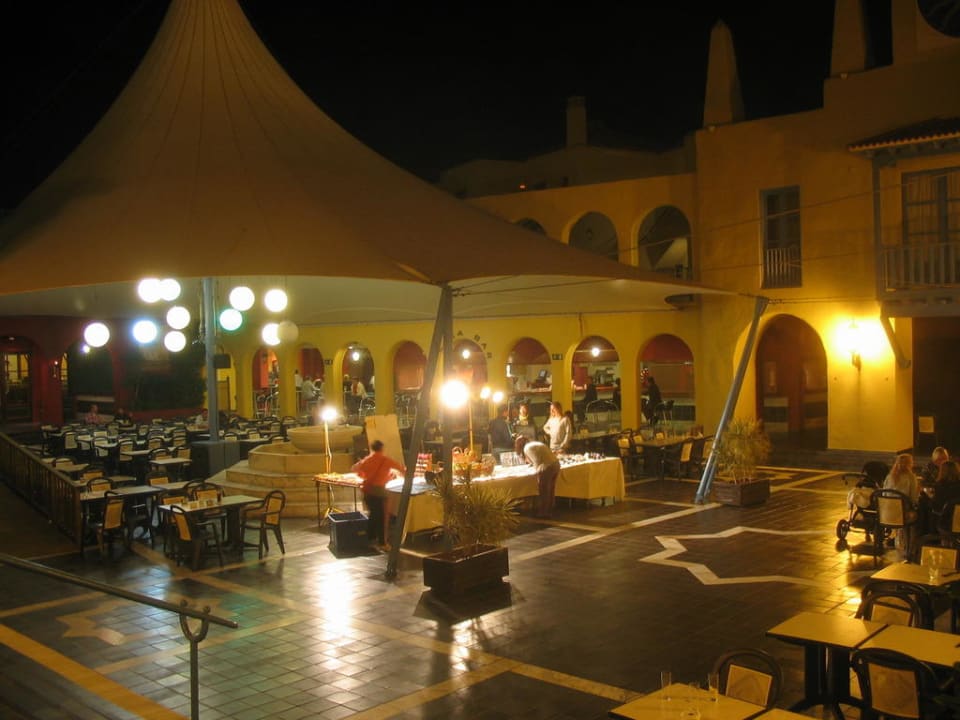 Plaza-Bereich mit Marktstand Alua Suites Fuerteventura