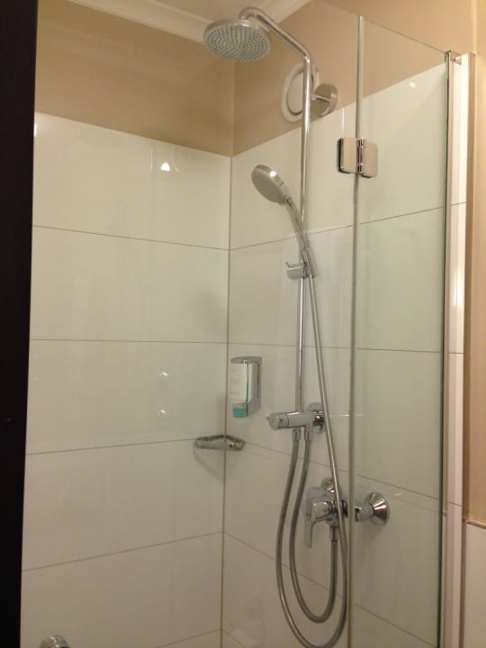 Neue Dusche mit hochwertigen Amaturen Steigenberger Hotel Dortmund