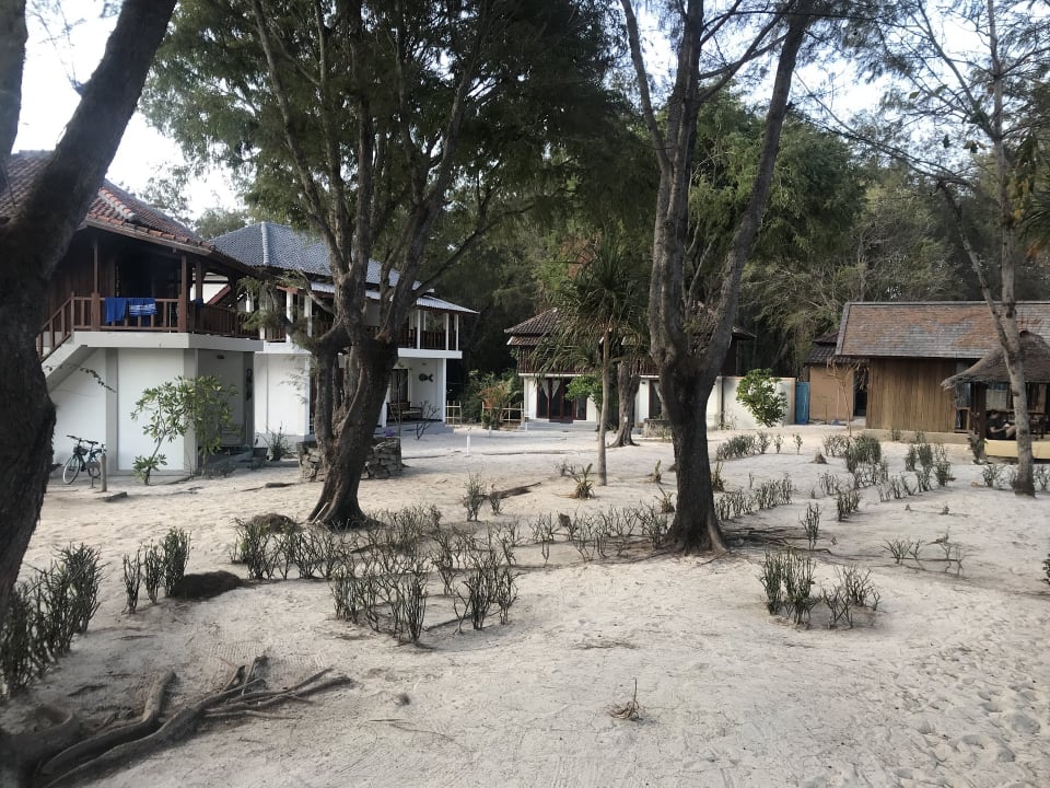 Gartenanlage Bungalows Biru Meno