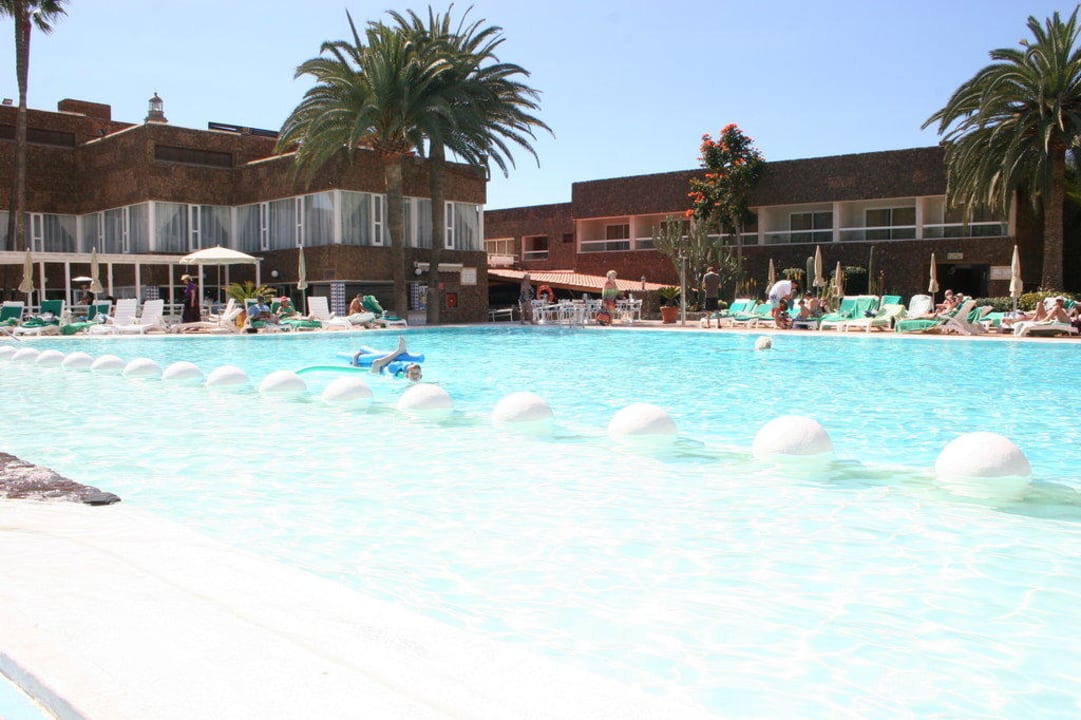 Gepflegter Pool Hotel Riu Palace Oasis