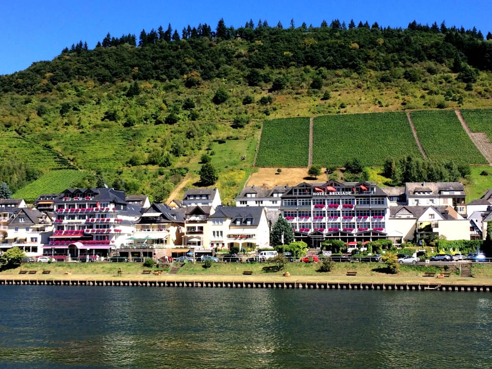 Hotel Brixiade & Hotel Triton, von Cochem aus gesehen Moselstern Hotel Brixiade & Triton