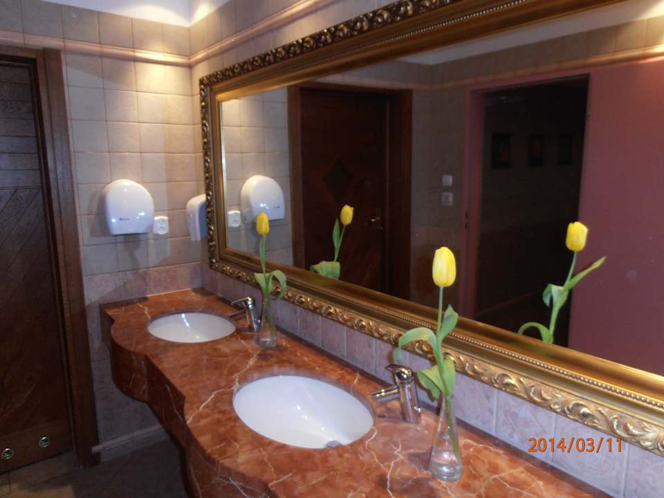 Toaleta przy recepcji Hotel Żubrówka Białowieża