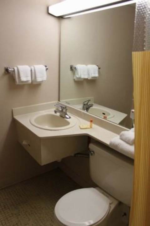 Bad Wyndham Garden at Niagara Falls