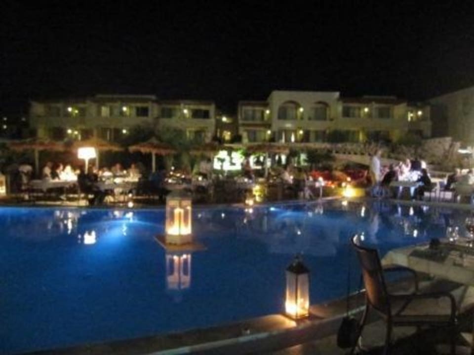 Stimmungsvolle Beleuchtung beim Barbecue Aquagrand Artistic Luxury Beach Resort - Adults only