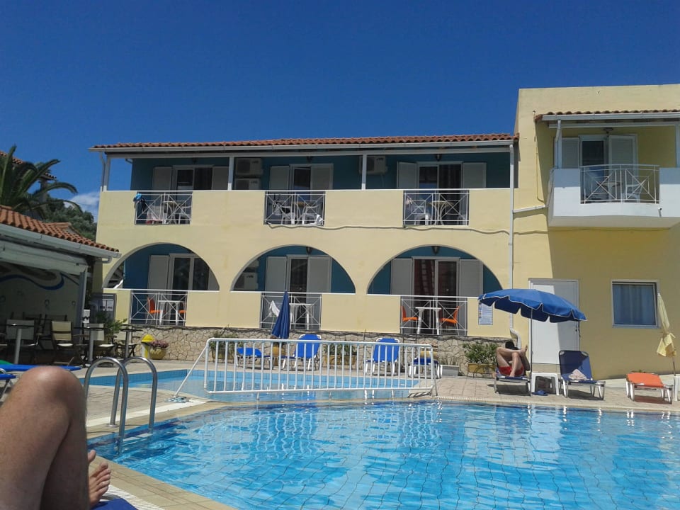 Na basenie, widok na hotel Sunrise Zante - Adults Only Hotel