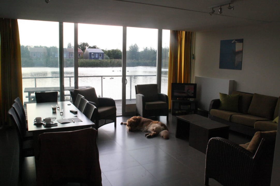Haus Lake Site Blick aus Küche in Wohn- Essbereich  Center Parcs Park De Haan