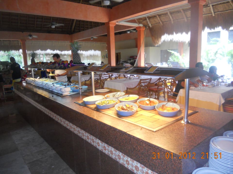 Das Büffet Iberostar Waves Quetzal