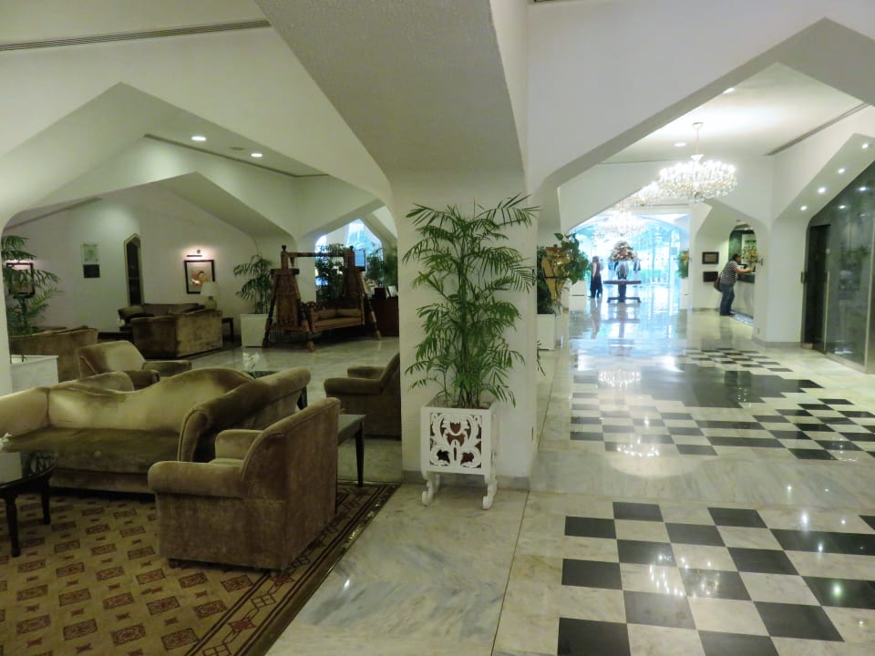 Lobby Hotel Pearl Continental