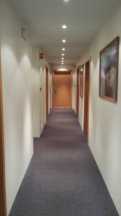 Flur zum Zimmer Hotel Fron