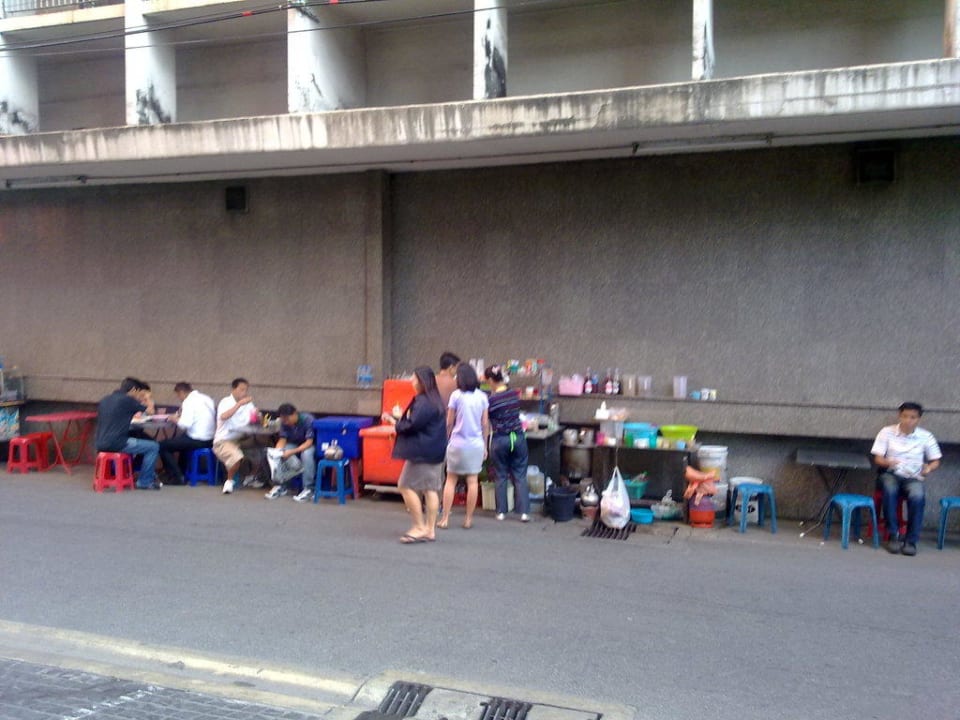 Garküche vorm Hotel Siam@Siam Design Hotel Bangkok