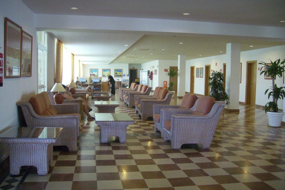 Aufenthaltsbereich neben der Rezeption Hotel Riu Oliva Beach - Hotel