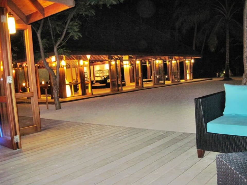 Lobby/Bar Vilamendhoo Island Resort & Spa