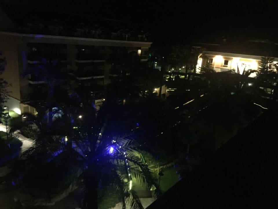 Außenansicht im Nacht Crystal Paraiso Aqua Collection