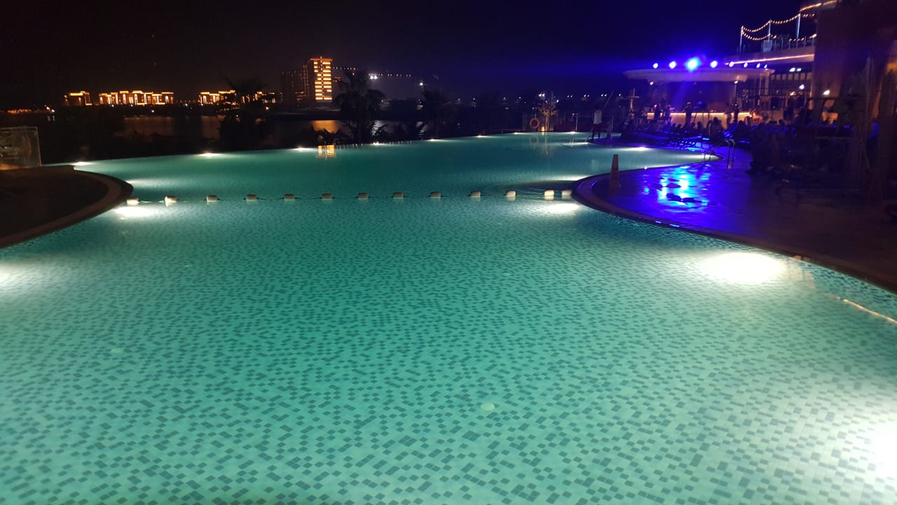Pool Hampton by Hilton Marjan Island