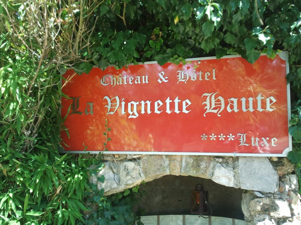 Willkommen Chateau-Hotel La Vignette Haute