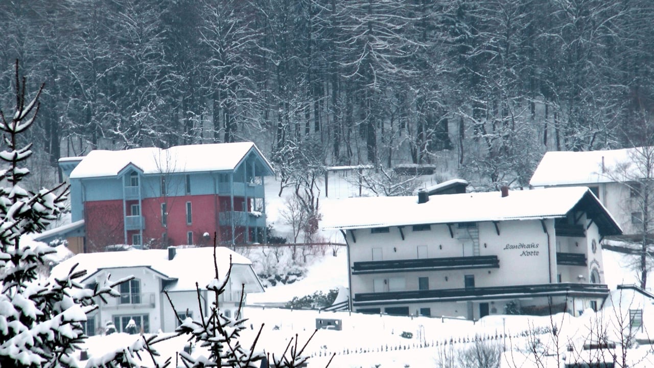 Links Ferienhaus, rechts Landhaus Landhaus Korte