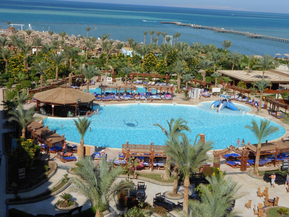 Вид из цетрального корпуса Le Jardin Aqua Park Resort