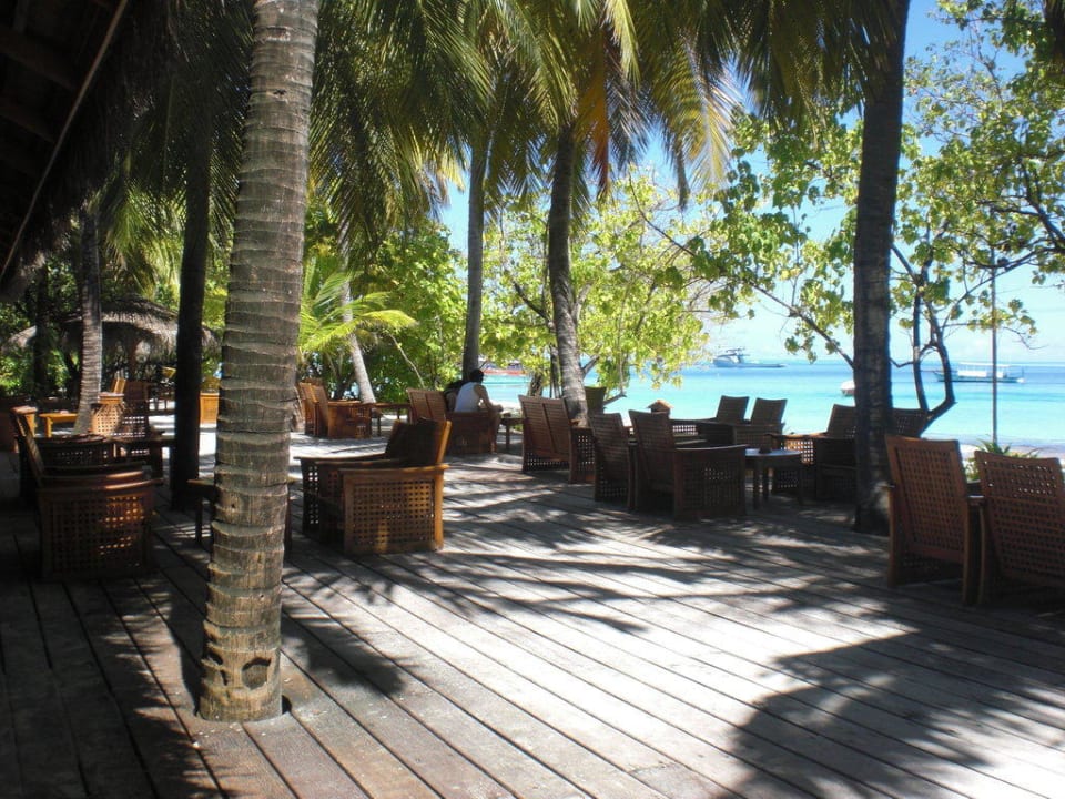 Terrasse der Main Bar NH Collection Maldives Reethi Resort