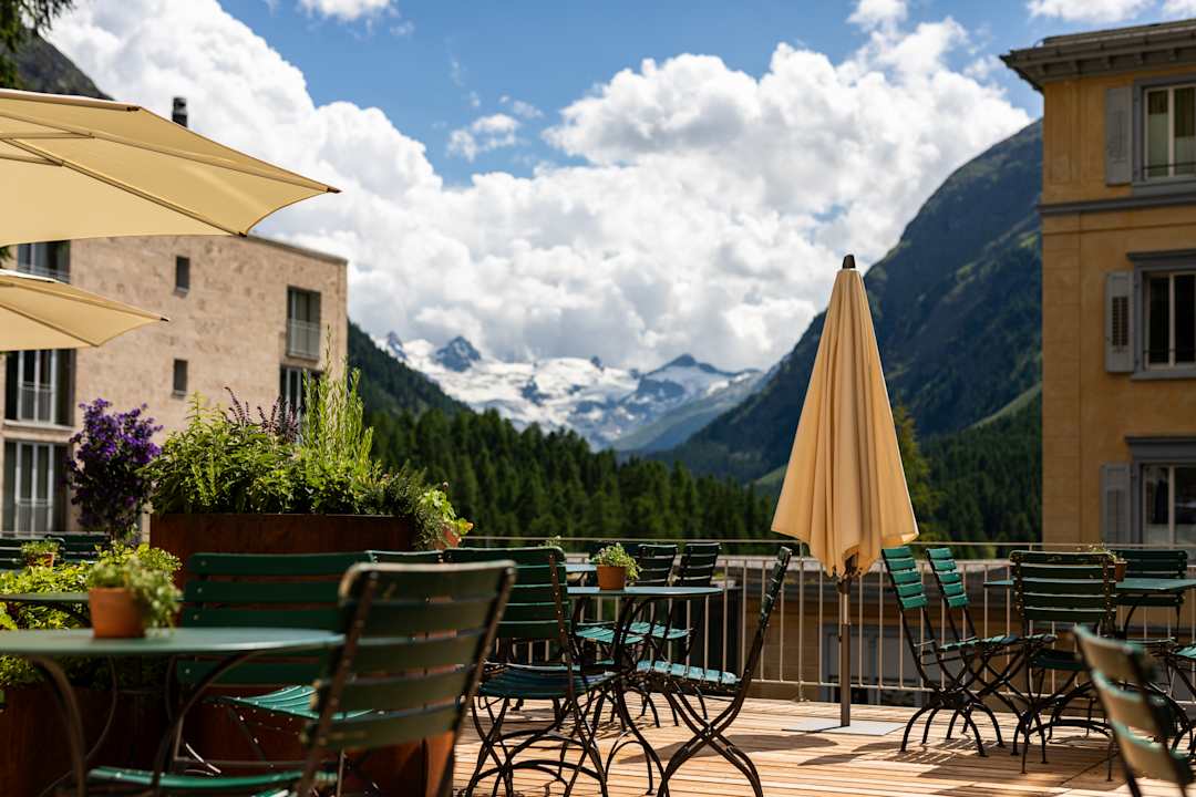 Außenansicht Hotel Saratz