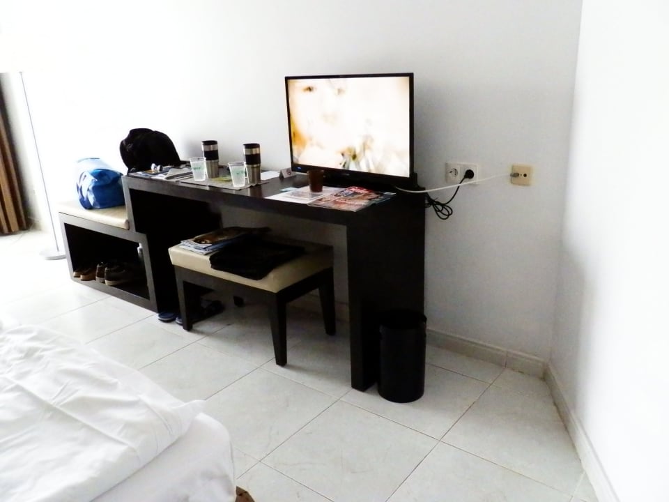 Schreibtisch im Zimmer allsun App.-Hotel Esquinzo Beach