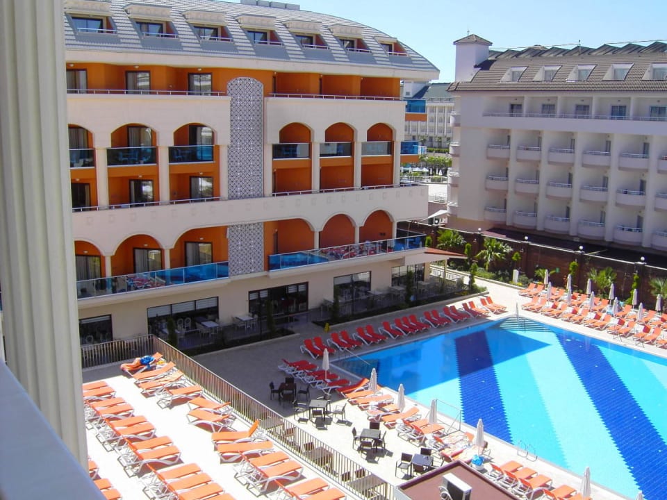 Blick auf Pool vom Nachbarhotel Dream World Resort & Spa