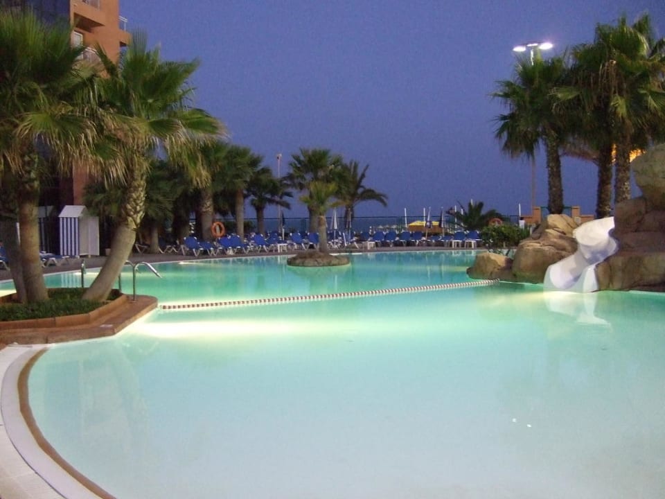 Der Pool bei Nacht Hotel Best Roquetas