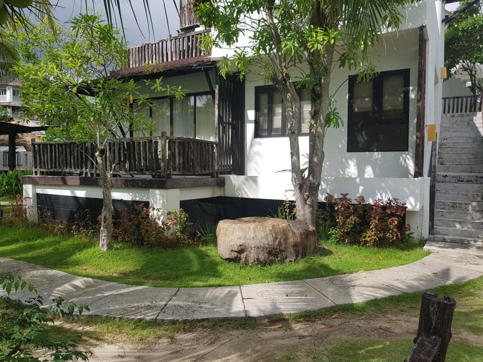 Zimmer Aana Resort
