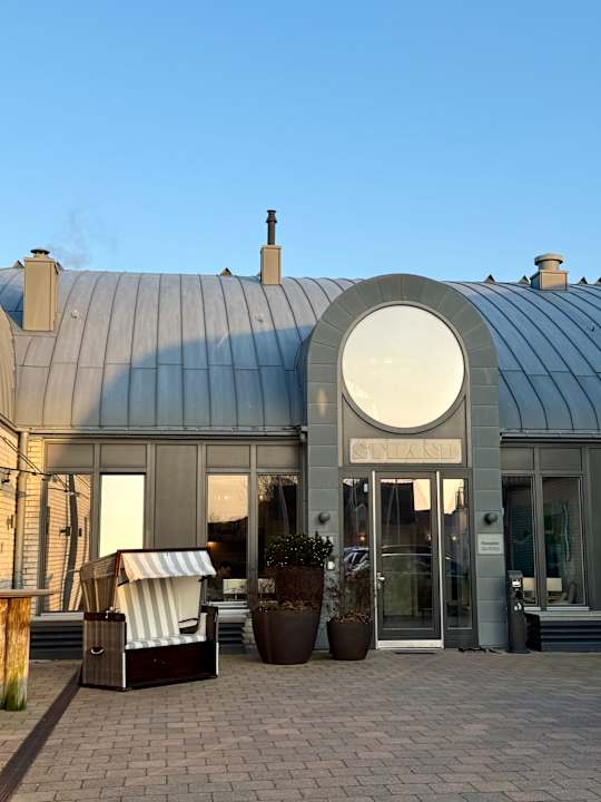 Außenansicht Hotel Strand am Königshafen