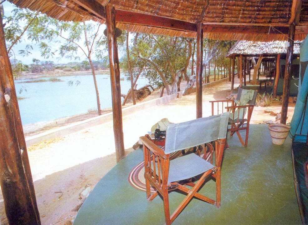 Terrasse vor Zelt Crocodile Camp