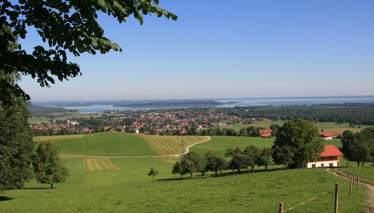 Der Blick vom Schleipfnerhof auf dem Chiemsee Schleipfnerhof Chiemsee