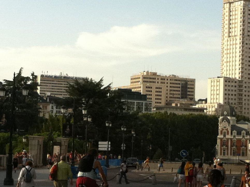 Vom Schloss aus gesehen Hotel Melia Madrid Princesa