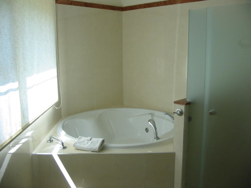 Großes Bad mit Jacuzzi Grand Palladium Select Bávaro Resort & Spa