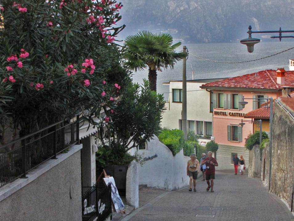 Strasse zum Hotel Castello Hotel Castello Lake Front